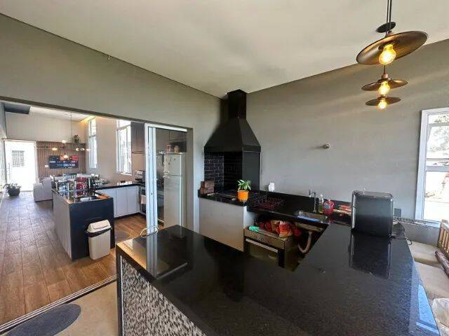 Casa, 5 quartos, 300 m² - Foto 1