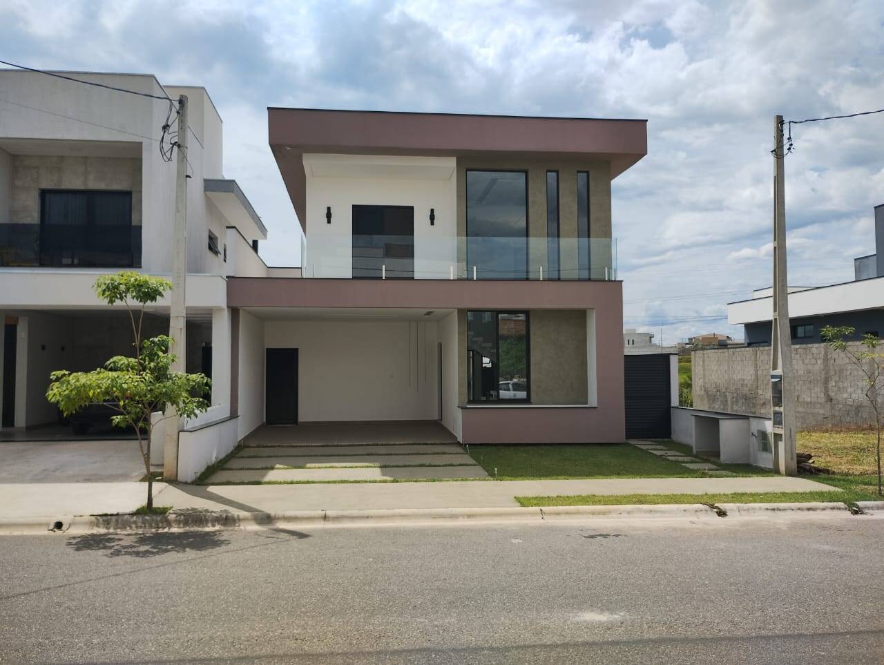 Sobrado 167m² - 3 dorms/1 suíte- Condominio Malibu – Caçapava