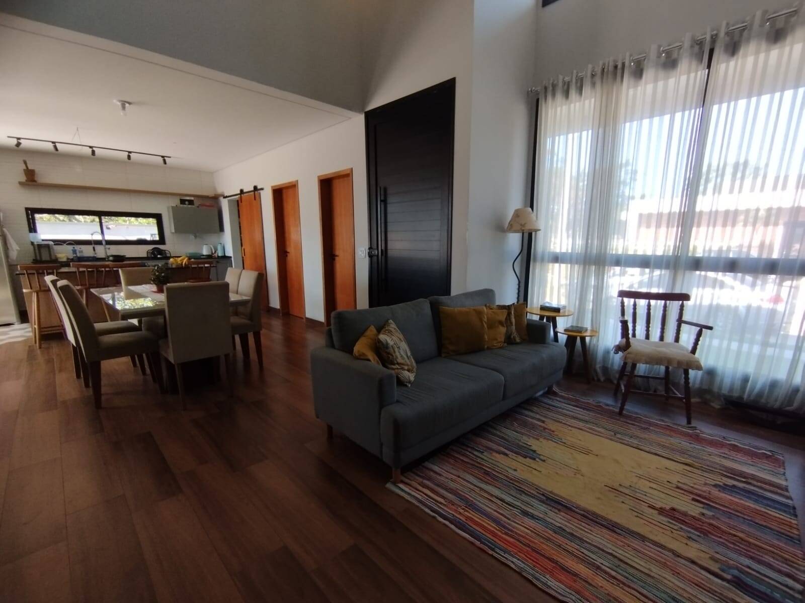 Casa Térrea de 215m² - 4 suítes - 2 vagas - piscina - Resid. Terras do Vale