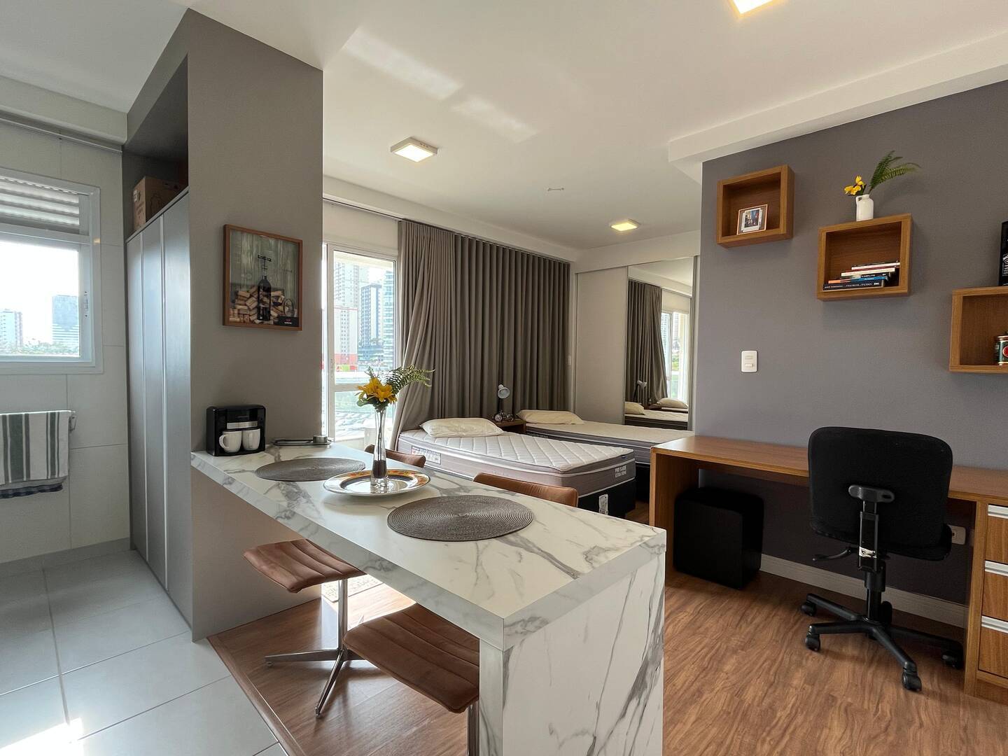 Apartamento Studio Mobiliado à venda - 37 m² - Bairro Jardim Aquárius