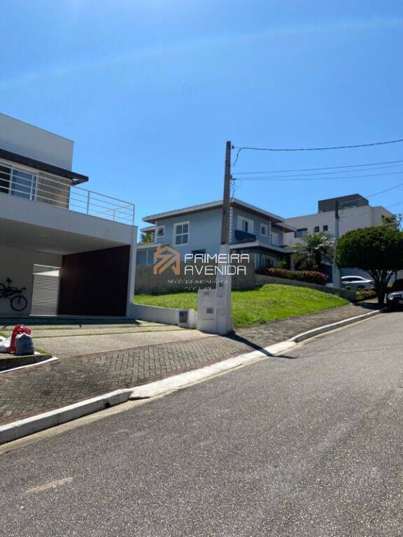 Terreno 467m² no condomínio Altos da Serra V - Urbanova
