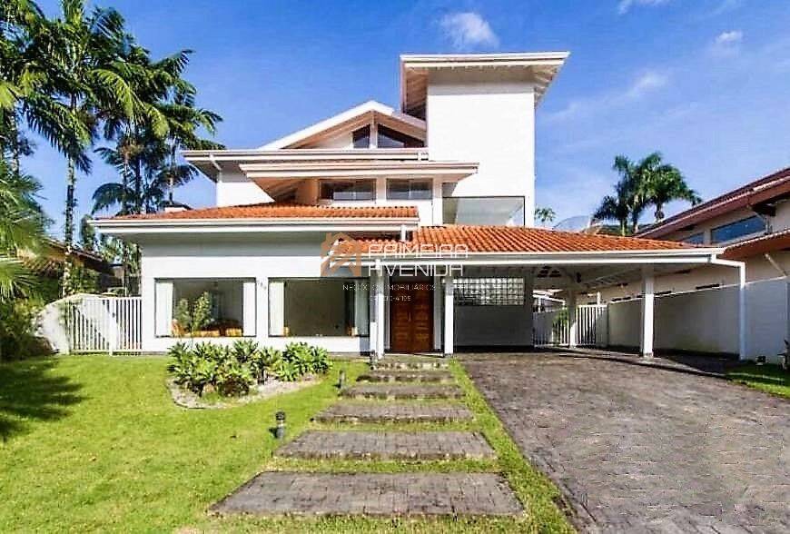 Casa de alto padrão em condomínio fechado na praia da Tabatinga
