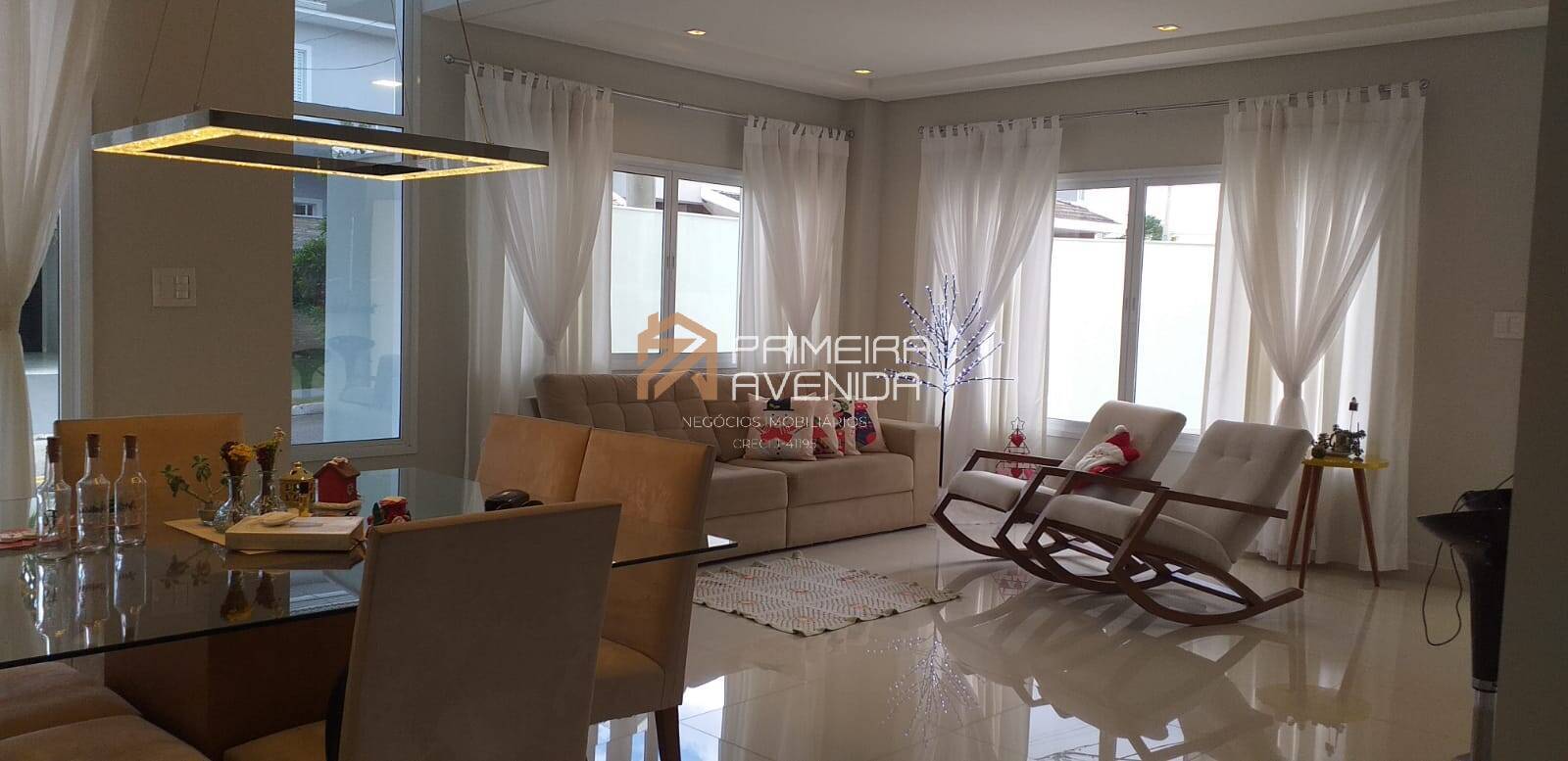 Sobrado 256m² - 5 suítes no Floradas da Serra