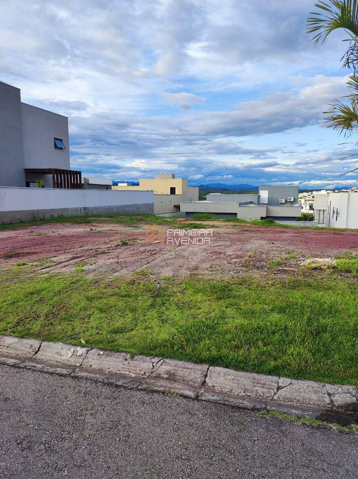 Terreno de 452m² no Condomínio Mônaco Urbanova
