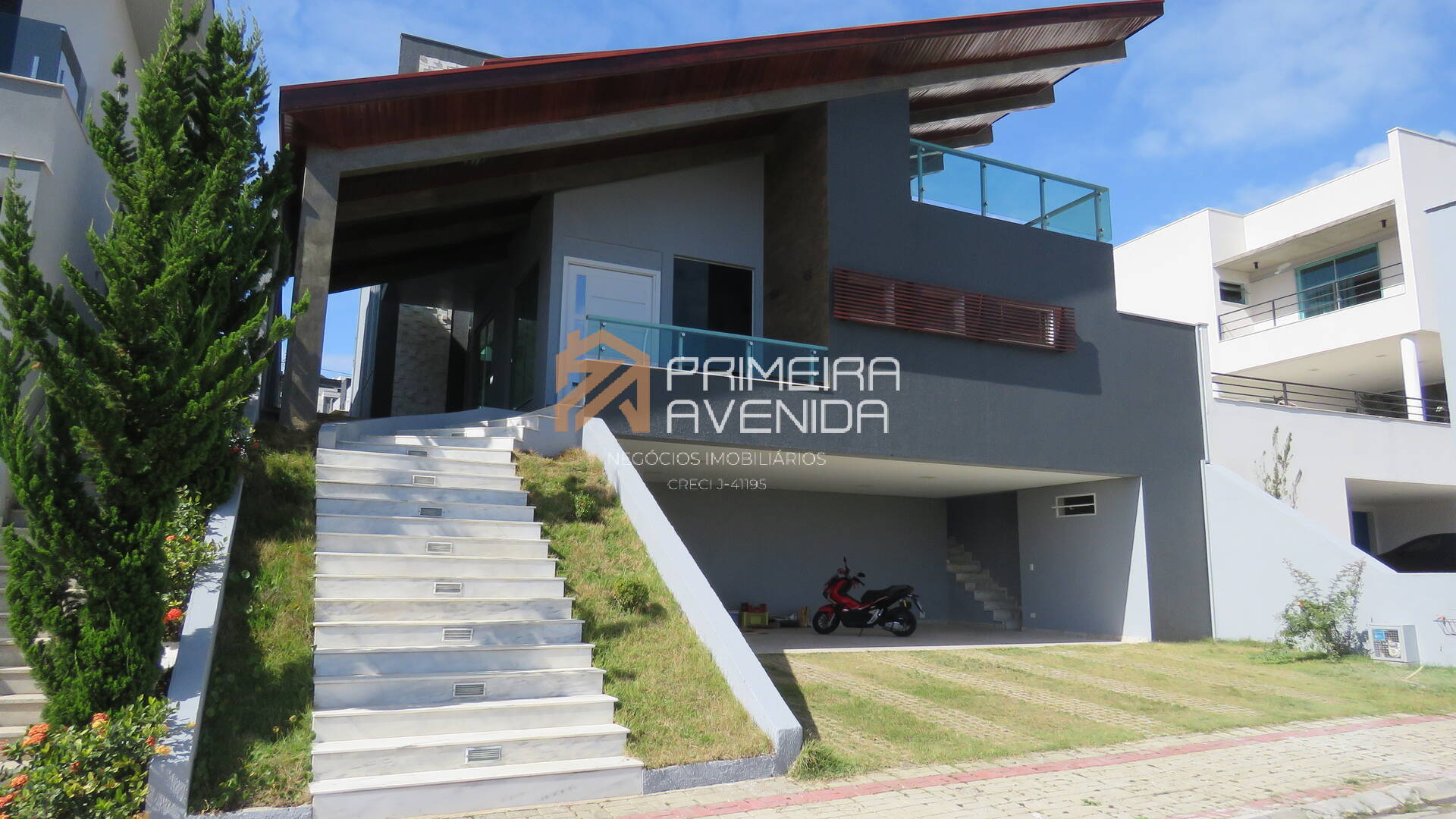 Sobrado 380m² - 3 suítes- Residencial Jaguary - Zona Oeste - Urbanova