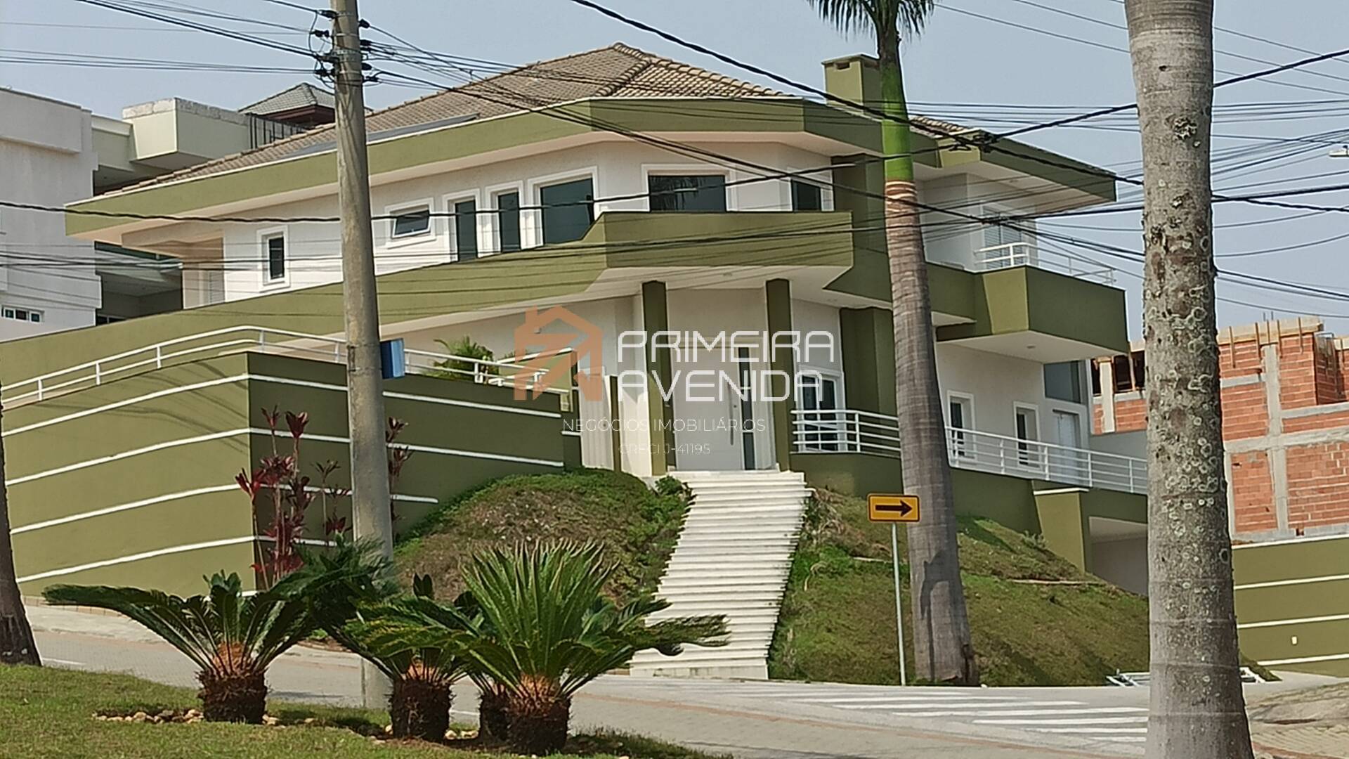 Sobrado no Condomínio Jaguary 900m² - Zona Oeste - Urbanova