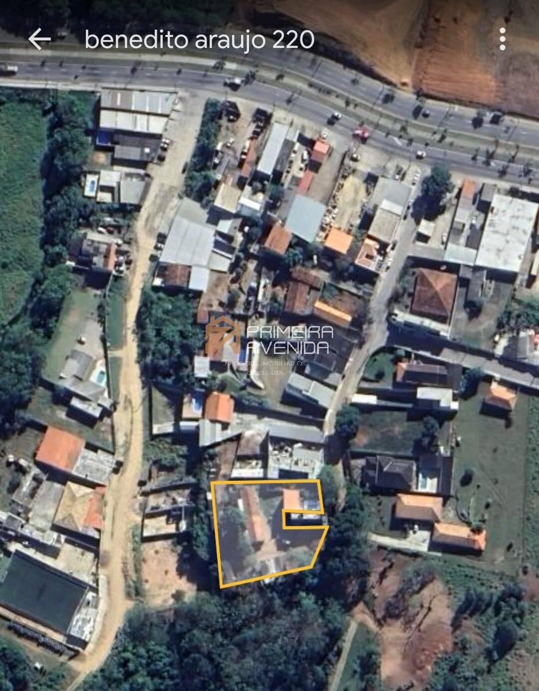 Área urbana 2.800 m² - 2 casas - Zona Leste