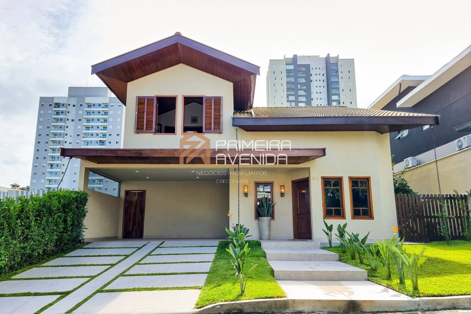 Sobrado 282m² - 3 suítes - no Condominio Residencial Villa Branca 1
