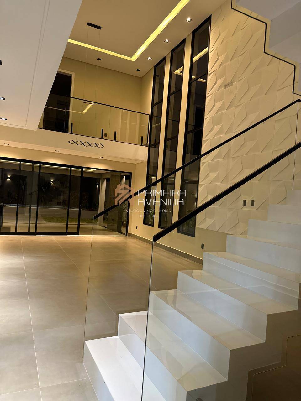 Sobrado 253m² - 3 dorms/ 1 suíte - Condominio Santa Monica