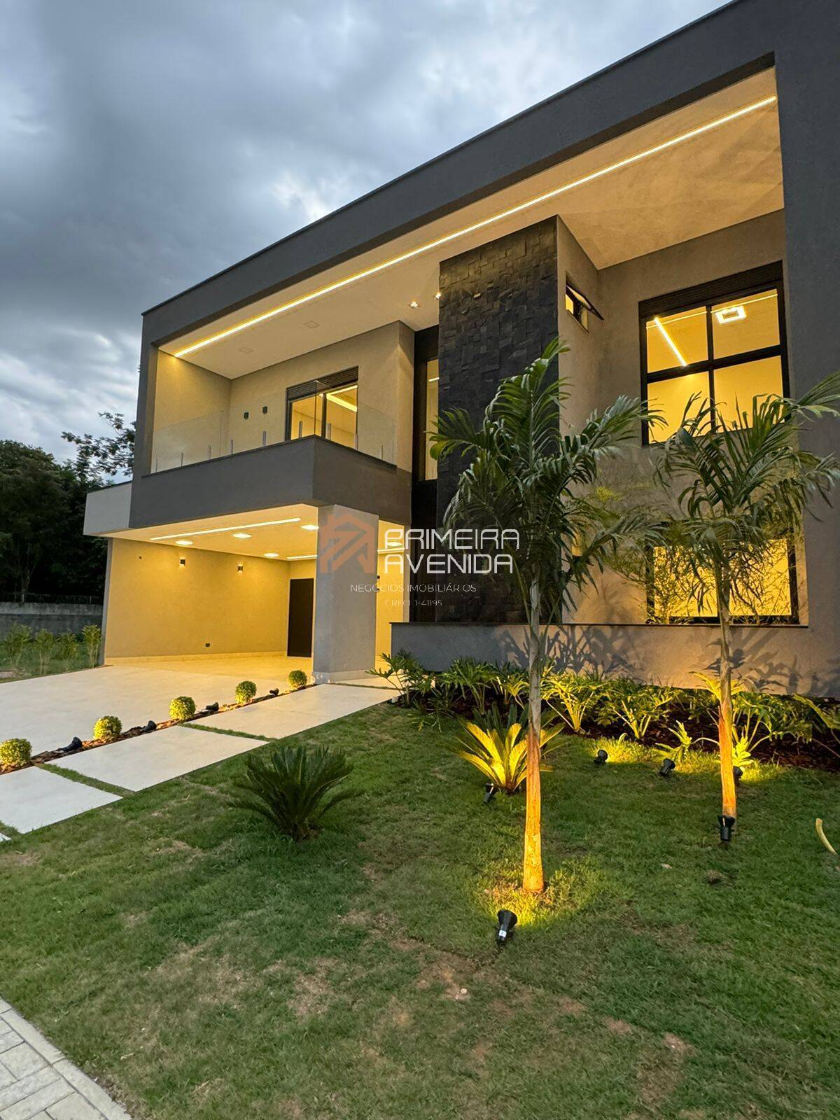 Sobrado 402m² - 4 suítes / 1 master - Condomínio Golfe 2