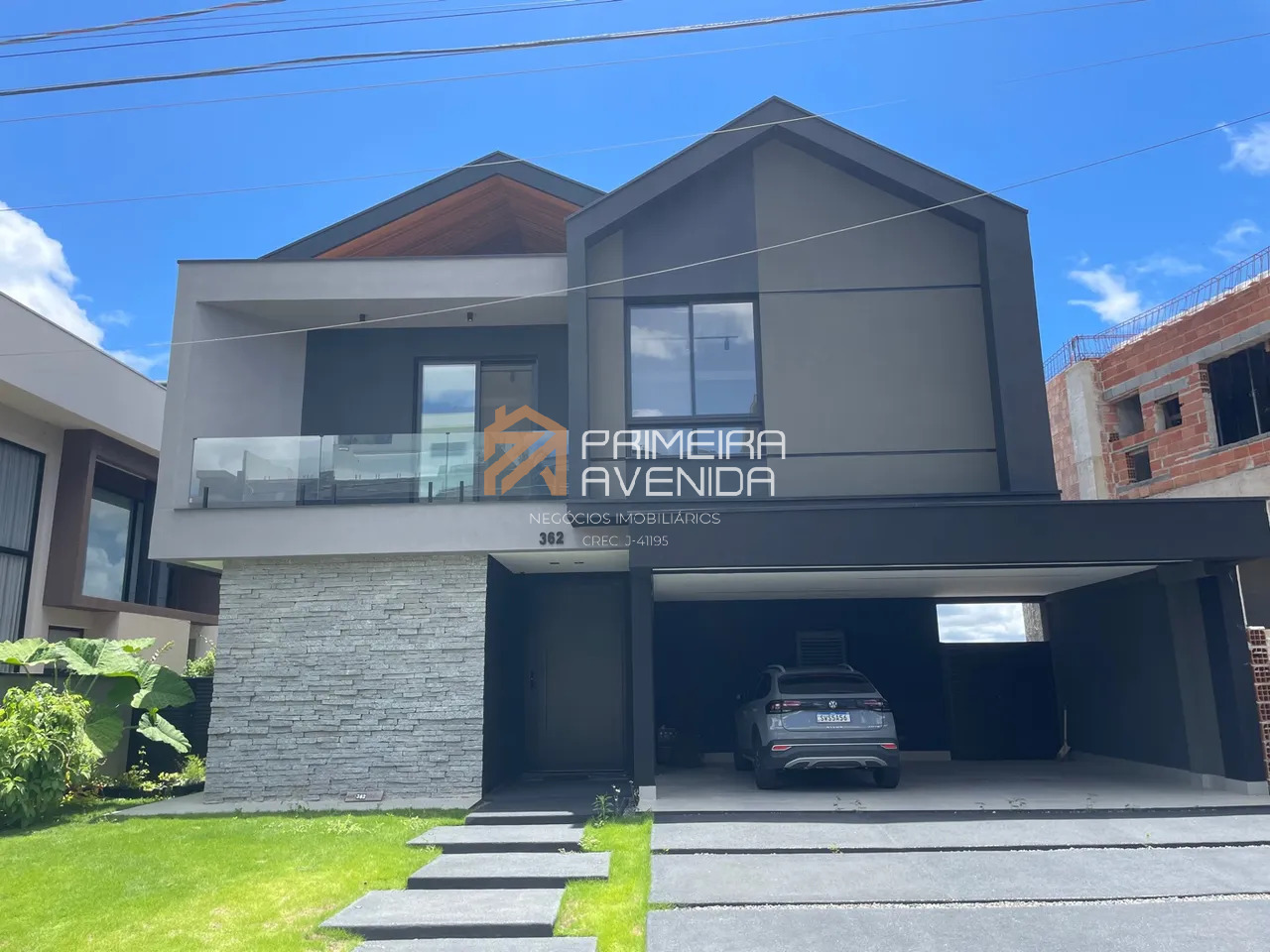 Sobrado de 440m² - 4 suítes/ 1 master - piscina - Residencial Jaguari