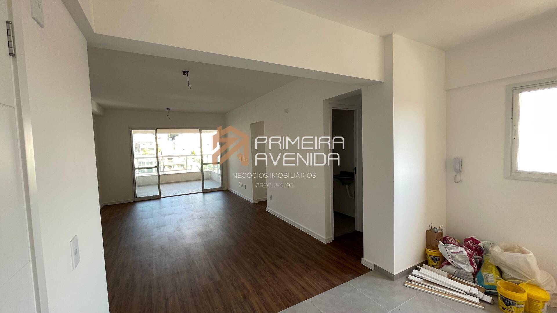 Apartamento de 101m² de 3 dormitórios, suíte para locação em Jacareí