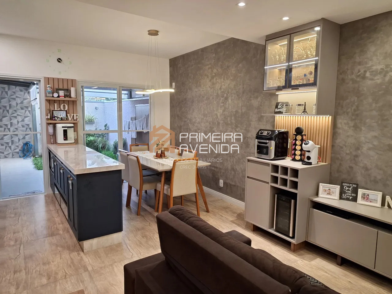Sobrado de 105m² - 3 dorm / 1 suíte - 2 vagas - Reserva Urbanova