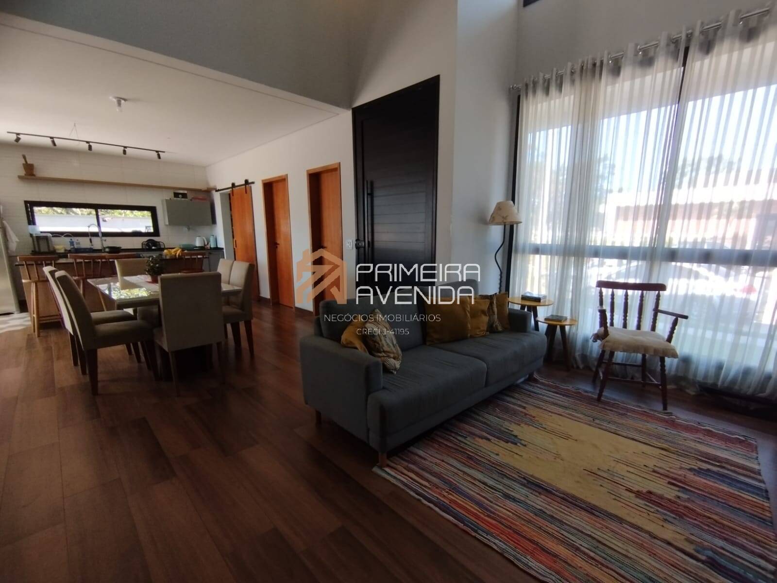 Casa Térrea de 215m² - 4 suítes - 2 vagas - piscina - Resid. Terras do Vale