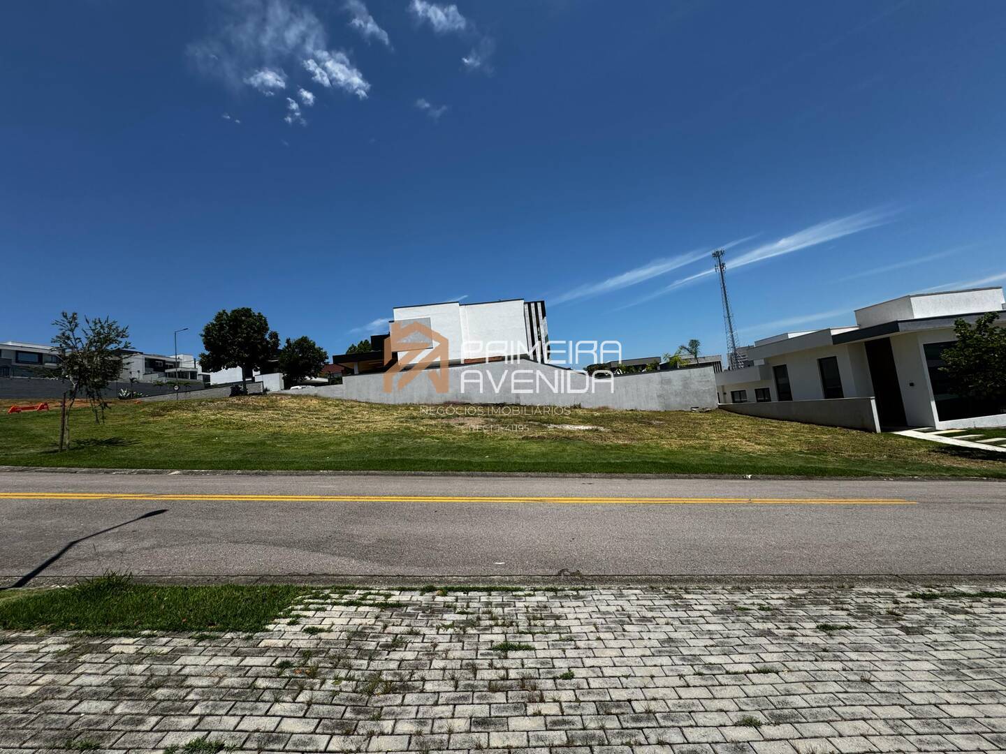 Terreno de esquina 666m² - Colinas do Paratehy Norte