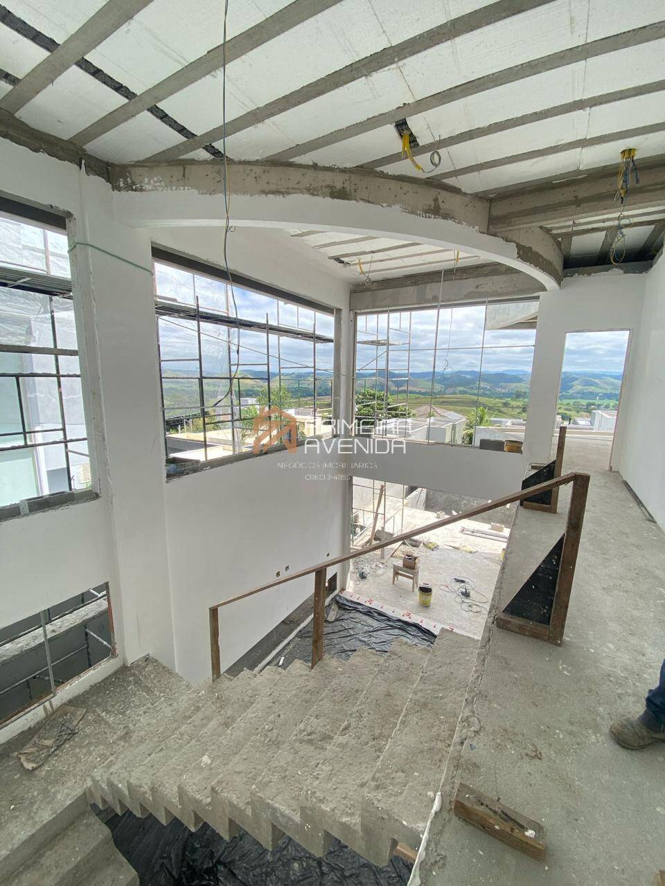 Sobrado 392m² - 5 suítes no Condomínio Jaguary