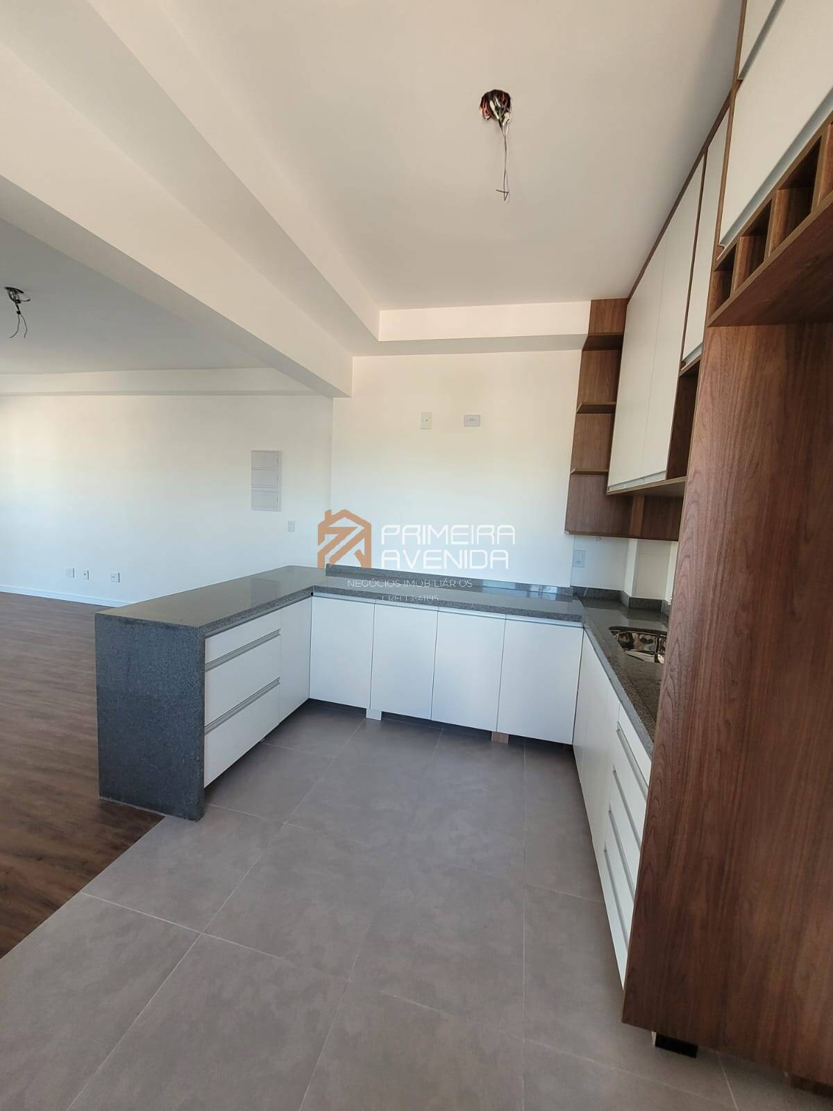 Apartamento 102m² - 3 dorms / 1 suíte - Barão Palace - Jacareí