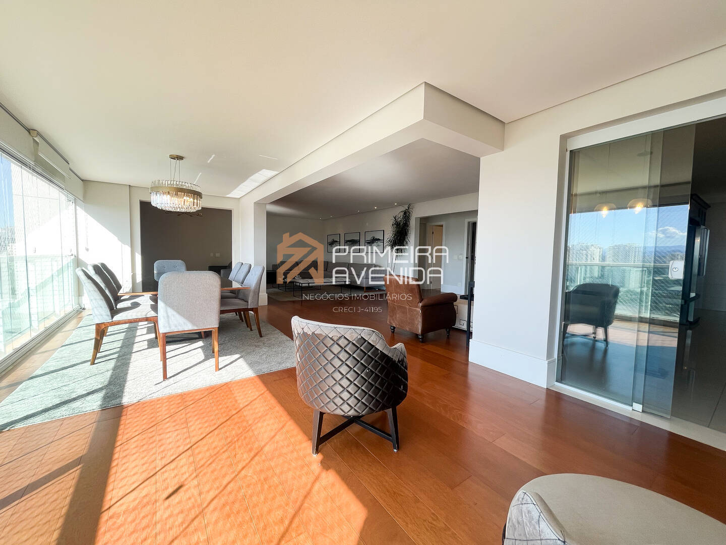Apartamento à venda com 3 quartos, 248m² - Foto 1